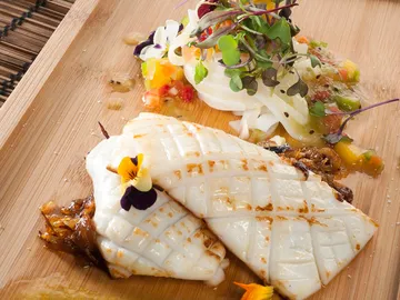 Chipirones con ensalada de tallarines de arroz Chipirones con ensalada de tallarines de arroz