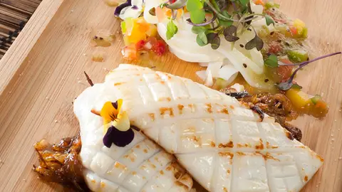 Chipirones con ensalada de tallarines de arroz Chipirones con ensalada de tallarines de arroz