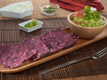 Guacamole con chips de algas Guacamole con chips de algas