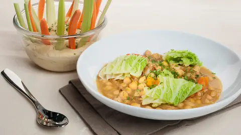 Estafoado de garbanzos y hummus Estafoado de garbanzos y hummus