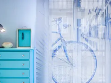 Un dormitorio juvenil transformado en una habitación personalizada Un dormitorio juvenil transformado en una habitación personalizada