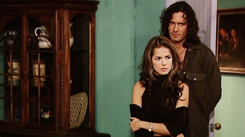 Juan enseña su casa a Norma