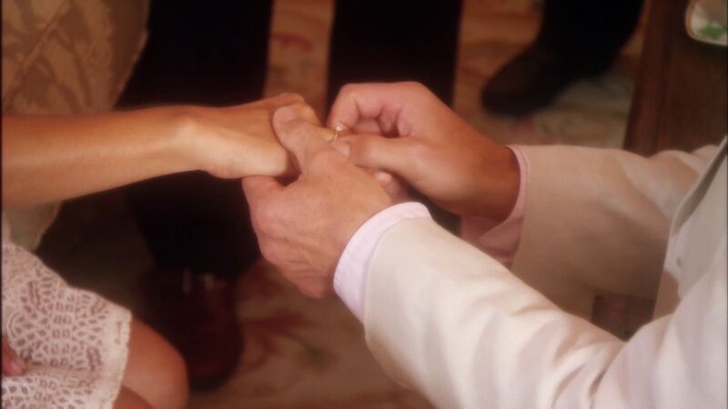 Alejandro le pide matrimonio a Magdalena
