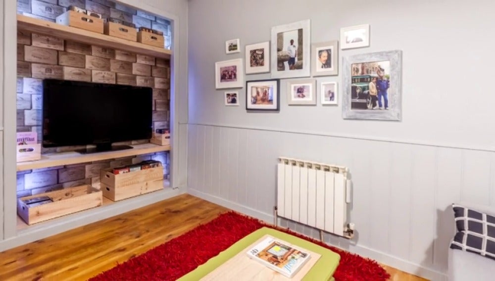 Una habitación juvenil convertida en sala de lectura