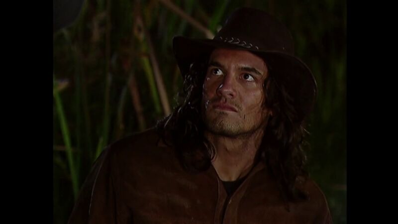 Dinora intenta asesinar a Juan Reyes