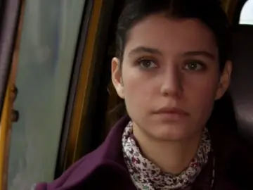 Fatmagül no puede más y se marcha de casa Fatmagül no puede más y se marcha de casa