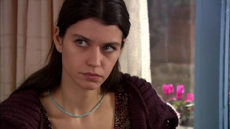 Kerim le compra a Fatmagül una alianza de casados