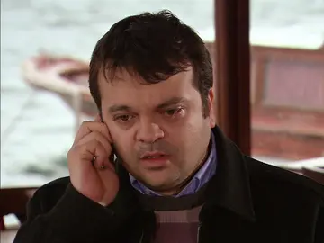 Mukaddes se va de casa y se lleva a Murat Mukaddes se va de casa y se lleva a Murat