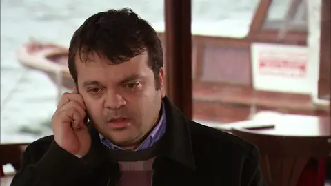 Mukaddes se va de casa y se lleva a Murat Mukaddes se va de casa y se lleva a Murat