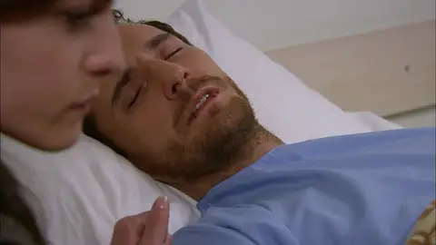 Mustafá: "Fatmagül, no me dejes por favor" Mustafá: "Fatmagül, no me dejes por favor"