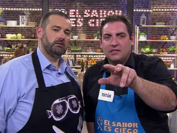 Tután intenta hipnotizar a su tortilla y a toda la audiencia del programa Tután intenta hipnotizar a su tortilla y a toda la audiencia del programa