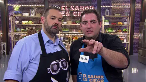 Tután intenta hipnotizar a su tortilla y a toda la audiencia del programa Tután intenta hipnotizar a su tortilla y a toda la audiencia del programa