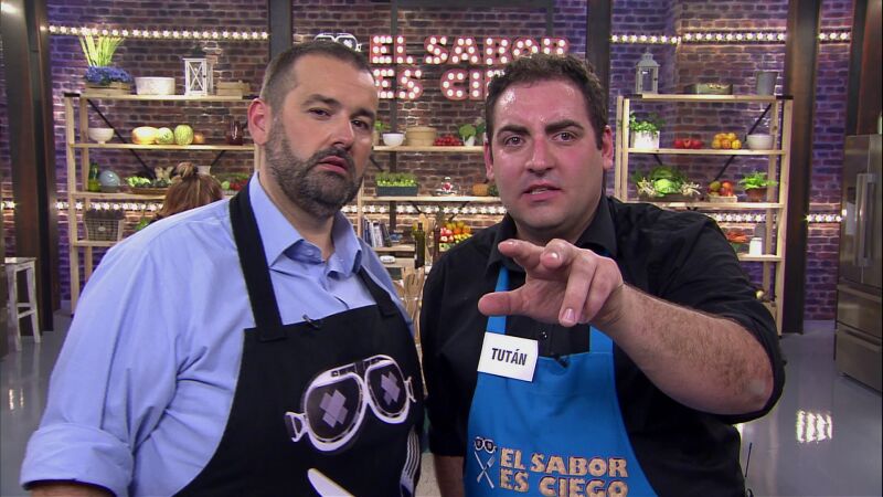 Tután intenta hipnotizar a su tortilla y a toda la audiencia del programa