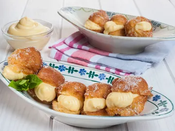 Buñuelos rellenos de crema Buñuelos rellenos de crema
