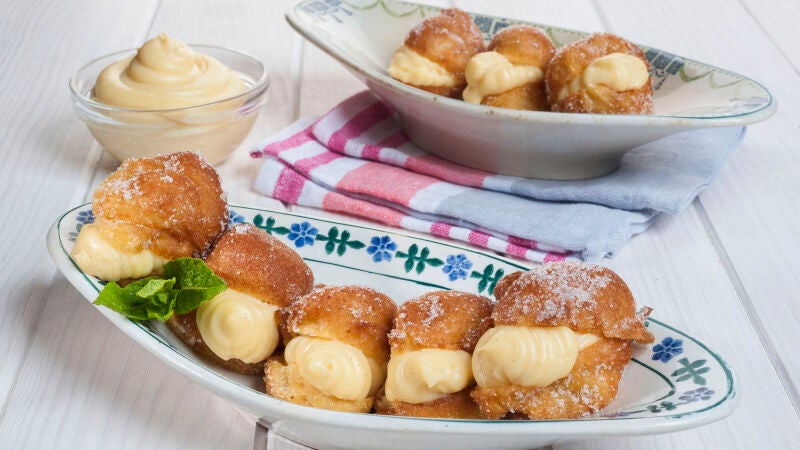 Buñuelos rellenos de crema