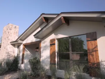 La pequeña casa de la colina sufre una enorme transformación La pequeña casa de la colina sufre una enorme transformación