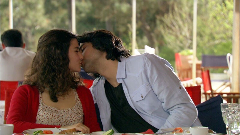 <p>Fatmagül se sincera con Kerim: 