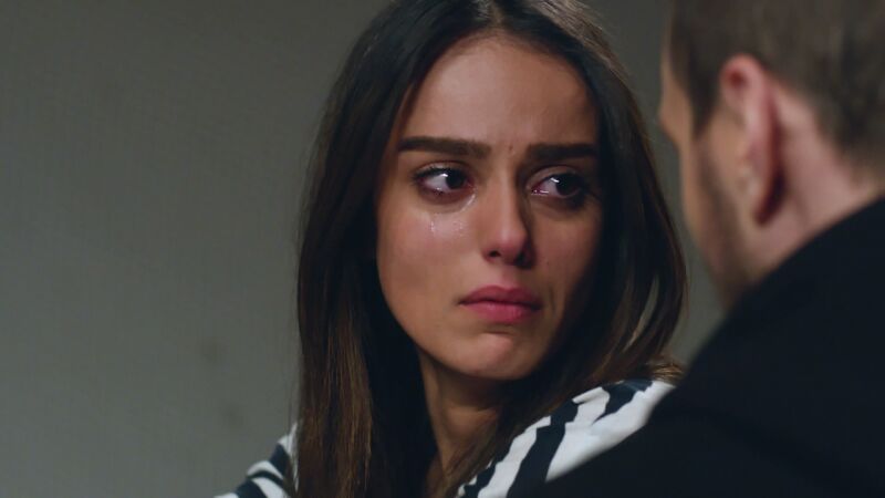Elif conoce el paradero de Nilüfer y esta se lo dice a Metin