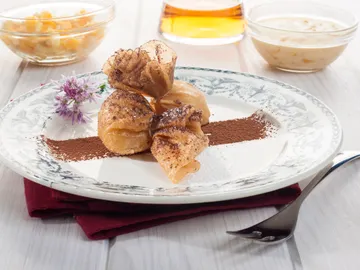 Atadillos rellenos de crema y fruta Atadillos rellenos de crema y fruta