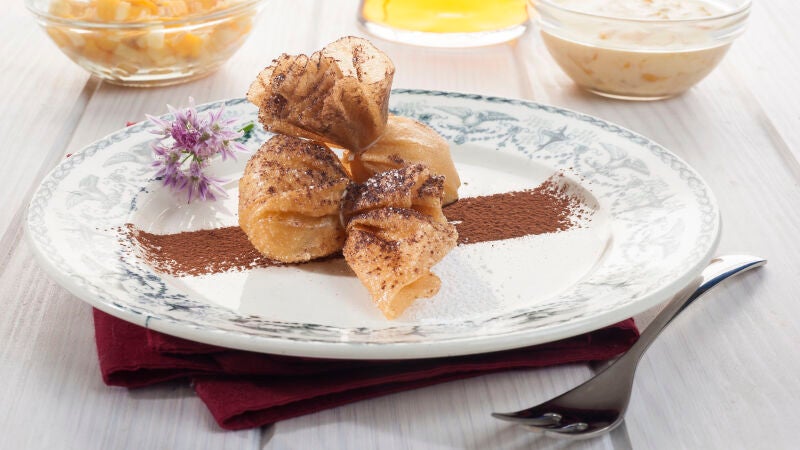 Atadillos rellenos de crema y fruta