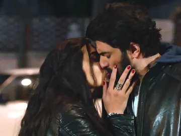 Elif besa a Ömar Elif besa a Ömar