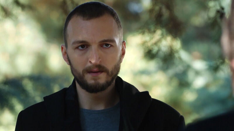 Metin descubre el secreto de Ömar en 'Amor de contrabando'