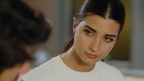 Elif Denizer Amor de contrabando
