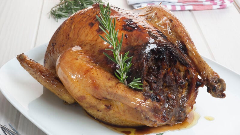 Pollo relleno al horno con puré de patata