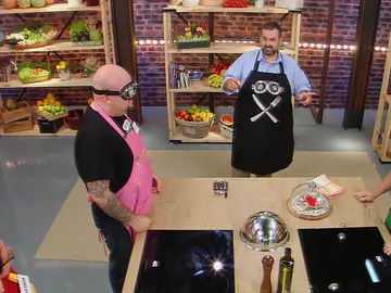 Cocina a ciegas en un duelo entre fogones tras el empate Cocina a ciegas en un duelo entre fogones tras el empate