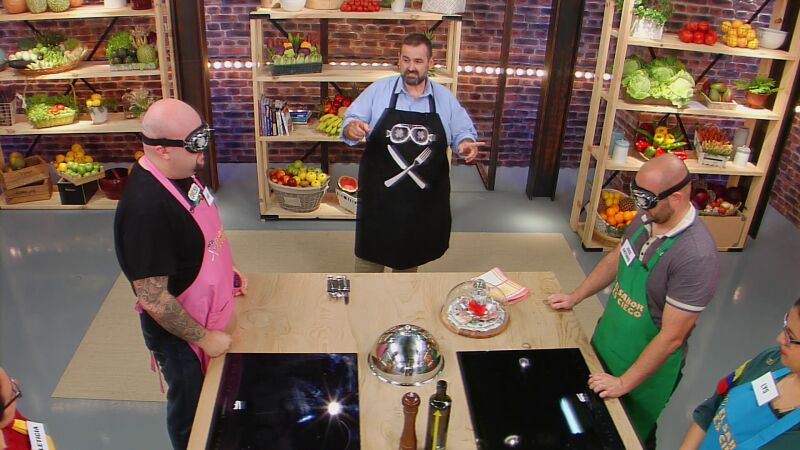 Cocina a ciegas en un duelo entre fogones tras el empate