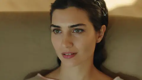 Elif Denizer Amor de contrabando