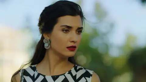 Elif, sorprendida Amor de contrabando