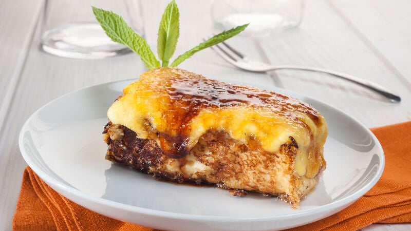 Torrija caramelizada con crema de almendras