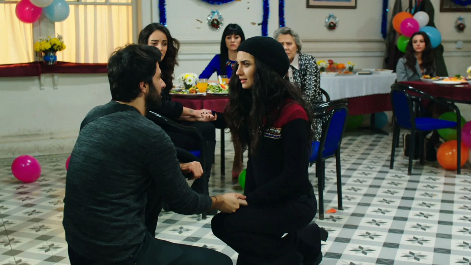 Ömar pide matrimonio a Elif