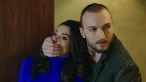 Fatih huye de Ömar y se lleva a Bahar como rehén Fatih huye de Ömar y se lleva a Bahar como rehén