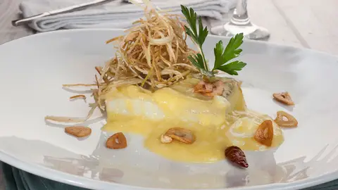 Bacalao al pil pil con crujiente de puerros El sabor es ciego