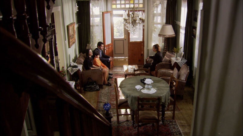 Eysan insiste en presentar a su hijo a la madre de Ömer