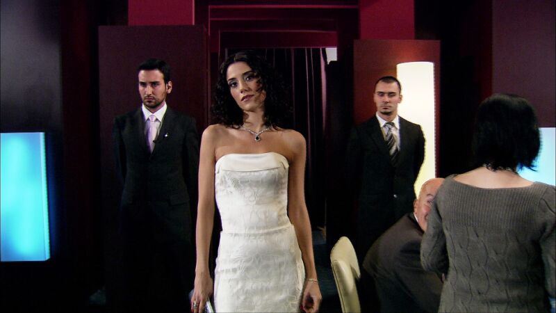 La espectacular entrada de Eysan en el Casino