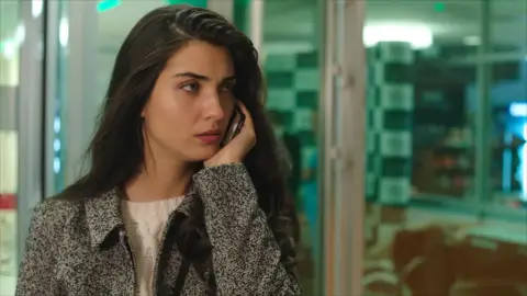 Elif Amor de contrabando