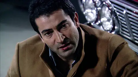 Ezel se pelea cuerpo a cuerpo con Ali por Eren Ezel se pelea cuerpo a cuerpo con Ali por Eren
