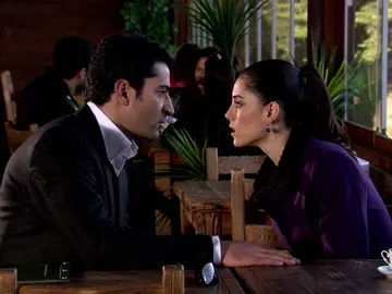 Ezel pide a Eysan que deje a Cengiz por él Ezel pide a Eysan que deje a Cengiz por él