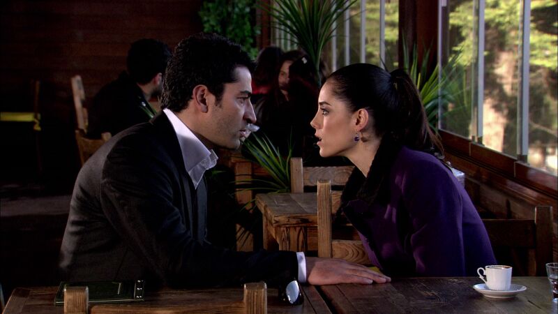 Ezel pide a Eysan que deje a Cengiz por él