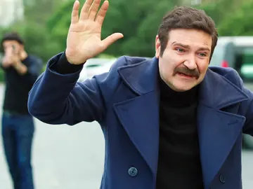 Ömar detiene a Huseyin Ömar detiene a Huseyin