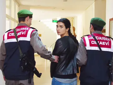 Elif tiene que ingresar en prisión Elif tiene que ingresar en prisión