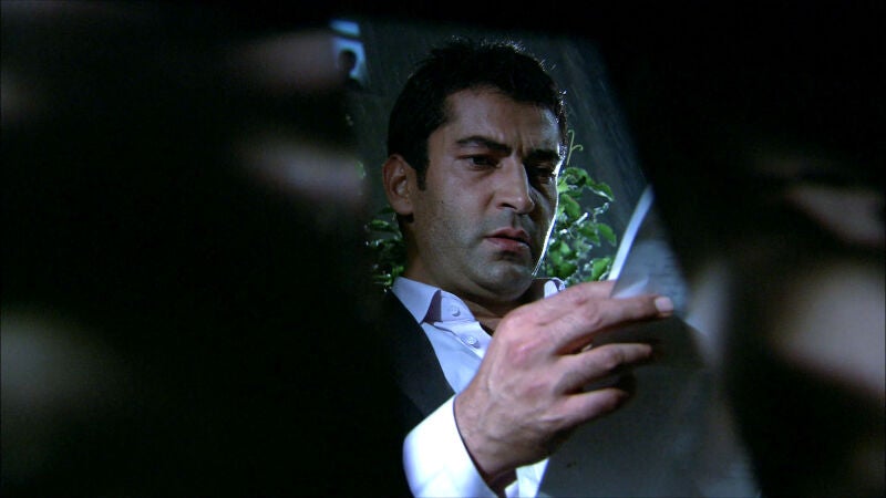 Ezel recibe la mayor sorpresa de su vida 