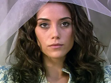 Cansu Dere en 'Sila' Cansu Dere en 'Sila'