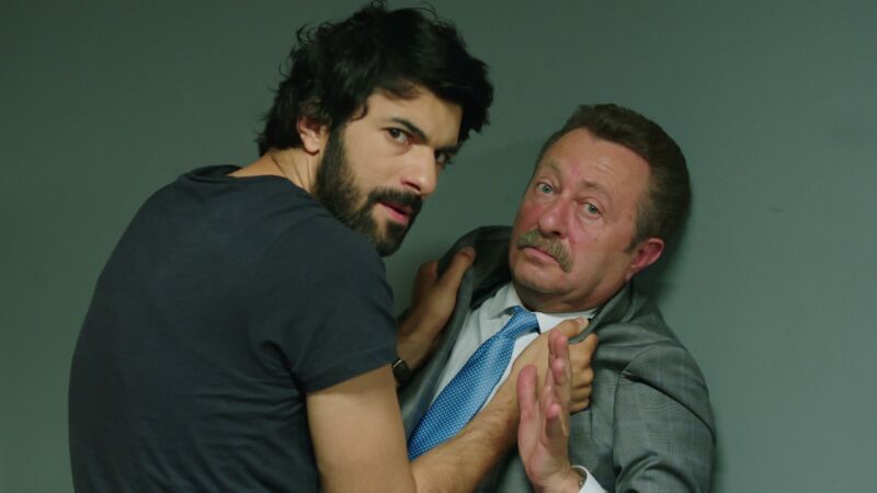 REMPLAZO: Tayar soborna a Ömar con la vida de Nilüfer