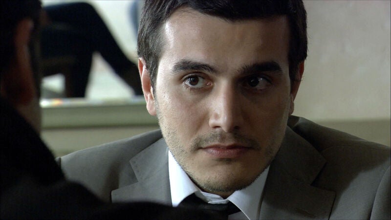 Cengiz le cuenta al hermano de Ömer quién se esconde detrás de Ezel