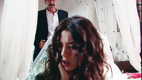 Sila, maltrada por su padre Celil Sila, maltrada por su padre Celil