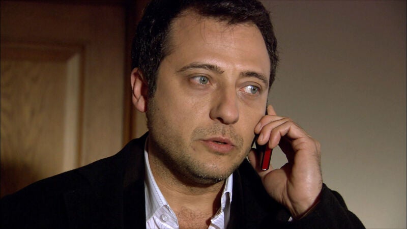 Cengiz piensa que Eysan se quiere suicidar